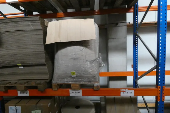Konvolut Gefache-GK 375x278x72, 3 Streifen/12 Fächer Umfang: Palette mit Inhalt